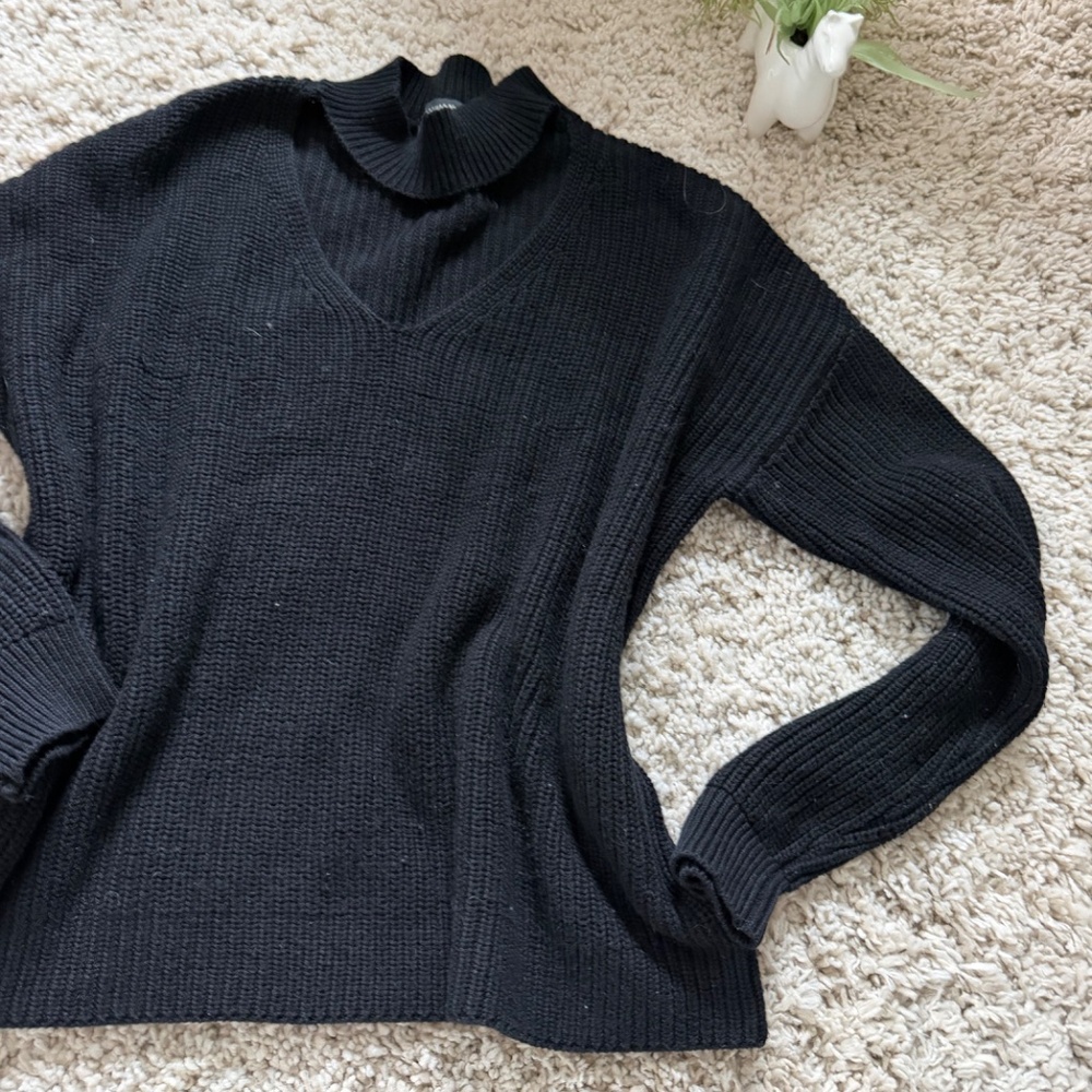 Elegant Forever 21 Midnight V-Neck cut out long sleeve, super cozy thick womens - Picture 3 of 5